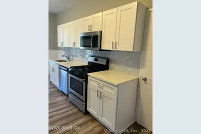 300 Soundview Avenue #2, Fairfield, CT 06825 - Photo 5