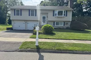 352 Knob Hill Dr, Hamden, CT 06518 - Photo 1