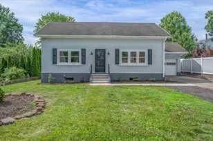 2 Riverview Pl, Cromwell, CT 06416 - Photo 1