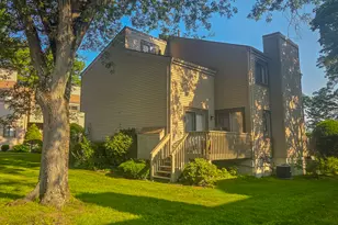 20 Greenbriar Dr, Farmington, CT 06032 - Photo 1