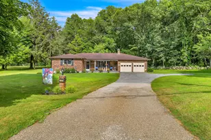 449 Mohegan Ave Pkwy, Waterford, CT 06375 - Photo 1