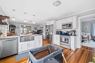 33 Hugh St, West Hartford, CT 06119 - Photo 1