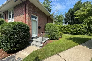 10 Willowbrook Ct, Stamford, CT 06902 - Photo 1