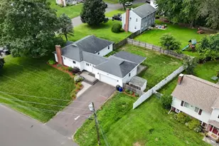 34 Roberts St, Windsor Locks, CT 06096 - Photo 1