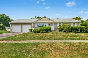 60 Red Coach Dr, Stratford, CT 06614 - Photo 1