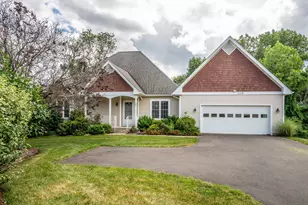 139 Thistle Pond Dr, Bloomfield, CT 06002 - Photo 1