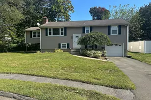 26 MacIntosh Rd, Norwalk, CT 06851 - Photo 1