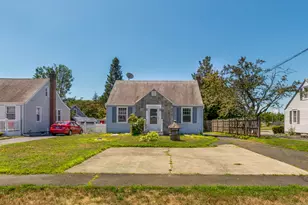 124 Saltonstall Pkwy, East Haven, CT 06512 - Photo 1