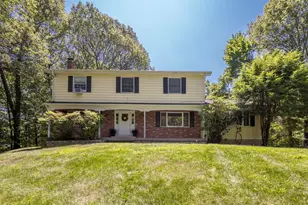 31 Carriage House Dr, Danbury, CT 06810 - Photo 1