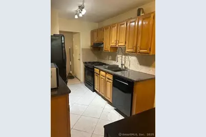 50 Greenhouse Road #18D, Bridgeport, CT 06606 - Photo 1