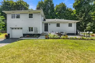 10 Walker Ct, Greenwich, CT 06831 - Photo 1