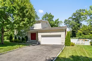 87 Coachlamp Ln, Stamford, CT 06902 - Photo 1