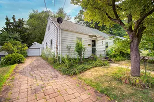 42 Palmer Ave, Hamden, CT 06514 - Photo 1