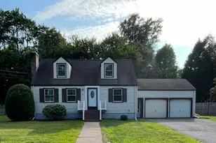 15 Moore Dr, Windsor, CT 06095 - Photo 1