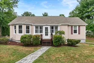 21 Green St, Trumbull, CT 06611 - Photo 1