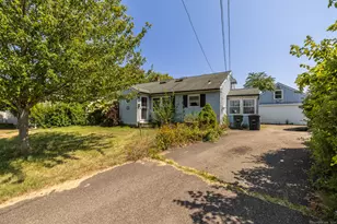 14 Catherine Ct, Milford, CT 06460 - Photo 1