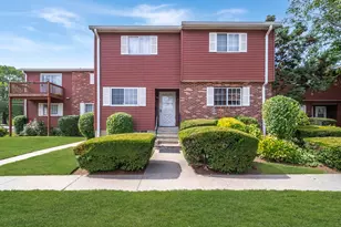 9 Patricia Rd, Bridgeport, CT 06606 - Photo 1