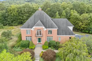 40 Donna Dr, Burlington, CT 06013 - Photo 1