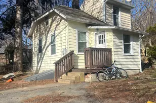 8R Vivian St, Waterford, CT 06385 - Photo 1