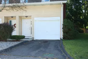 18 Northbrook Ct, East Hartford, CT 06117 - Photo 1