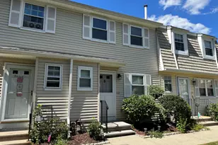 132 E Gate Ln, Hamden, CT 06514 - Photo 1