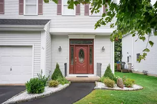 39 Pepper Bush Ln, Newington, CT 06111 - Photo 1