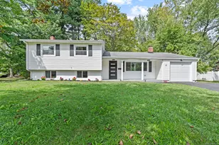 12 Banbury Ln, Bloomfield, CT 06002 - Photo 1