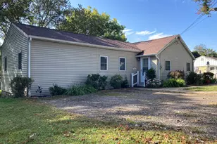 18 Pine St, Norwich, CT 06360 - Photo 1