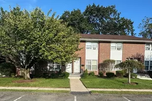 2 Willowbrook Ct, Stamford, CT 06902 - Photo 1