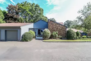 19 Hearthstone Dr, Brookfield, CT 06804 - Photo 1