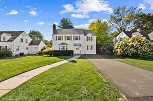 21 Tecumseh Rd, West Hartford, CT 06117 - Photo 1