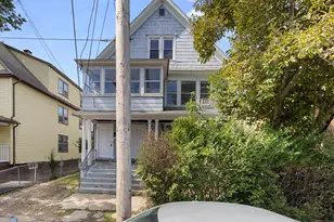 43 Pixlee Pl, Bridgeport, CT 06610 - Photo 1