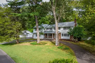 20 Maymont Ln, Trumbull, CT 06611 - Photo 1