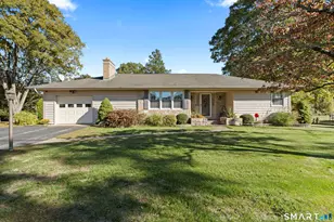 4 Dogwood Dr, Waterford, CT 06375 - Photo 1