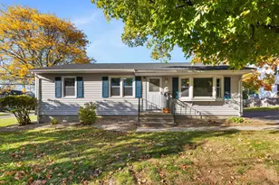 7 Harmund Ct, Wethersfield, CT 06109 - Photo 1