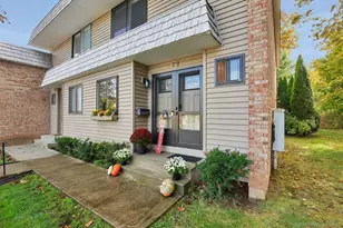 27 Redwood Ct, Cromwell, CT 06416 - Photo 1