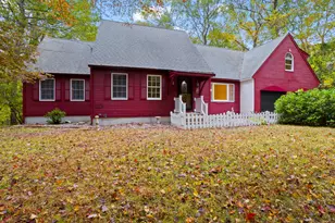 698 Brayman Hollow Rd, Pomfret, CT 06259 - Photo 1