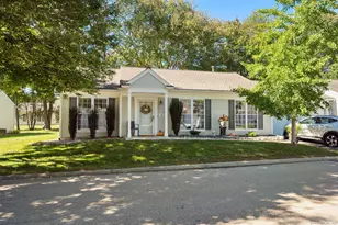 16 Beechwood Dr, Waterford, CT 06385 - Photo 1