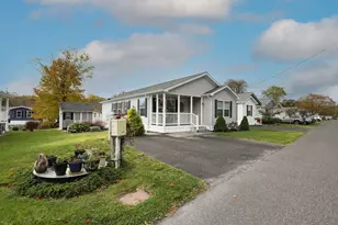 31 Greenlawn Dr, Danbury, CT 06810 - Photo 1