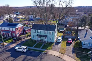 43 Pioneer Cir, Manchester, CT 06040 - Photo 1