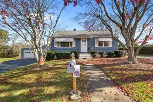 35 Pine St, Waterford, CT 06385 - Photo 1