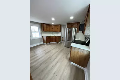 34 Bulkeley Plain, New London, CT 06320 - Photo 1