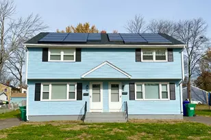10 Greenbrier Dr, Bloomfield, CT 06002 - Photo 1