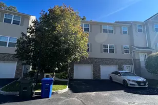 17 Riverview Ct, Brookfield, CT 06804 - Photo 1