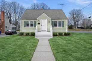 8 Raleigh Rd, Bridgeport, CT 06606 - Photo 1