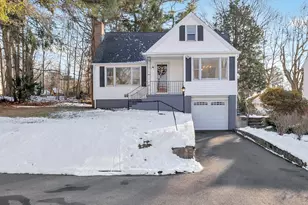 9 Sunnyridge Pkwy, Trumbull, CT 06611 - Photo 1