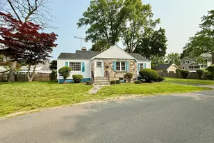 14 Hedge Dr, Norwalk, CT 06851 - Photo 1