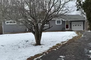 9 Oakridge Dr, Ledyard, CT 06335 - Photo 1