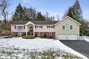 21 Histon Rd, Trumbull, CT 06611 - Photo 1