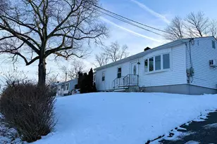 7 Beechwood Dr, Danbury, CT 06810 - Photo 1